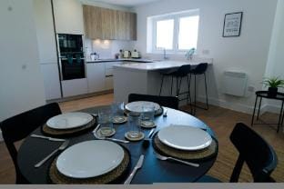 Luxury Manchester Apartment - Pink Hotel in England