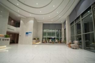 Hua Yi Select Hotel (Lu'an Dongqili Station) by Home Inn Hotel in Jiangsu
