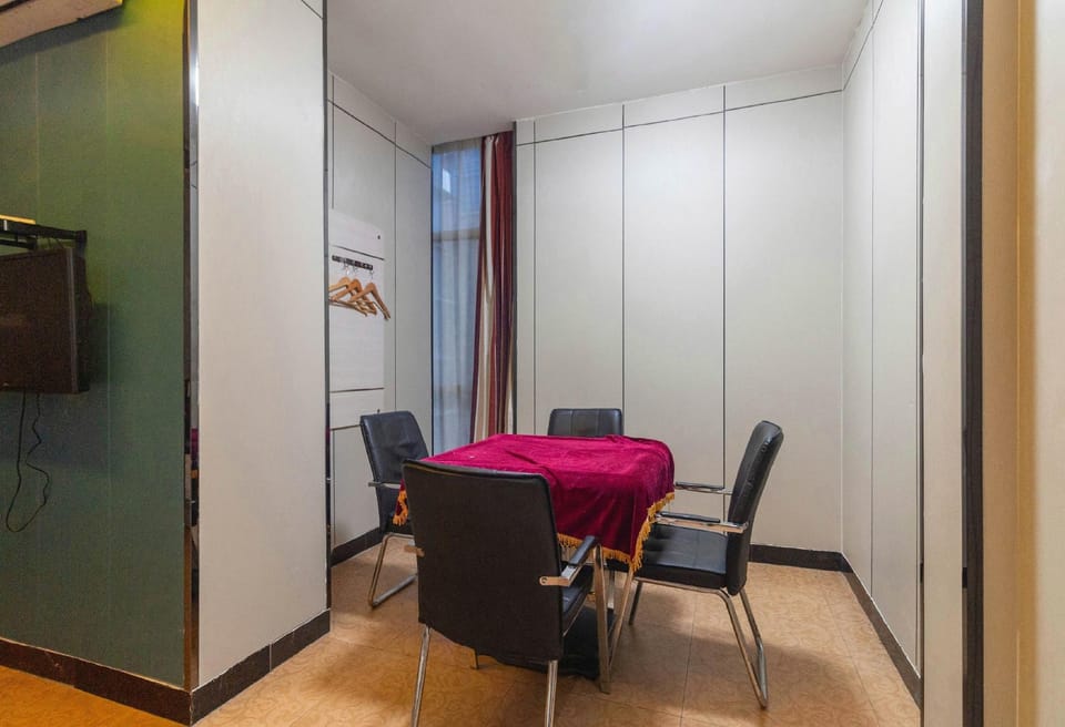Home Inns Group - Wuhu Anhui Normal University Central City Yihe Smart Hotel Hotel in Nanjing