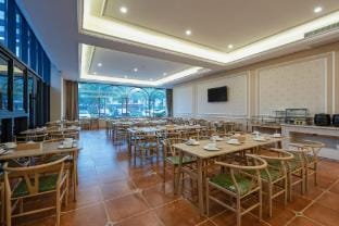 Vienna International Hotel · Nanxun Ancient Town Zhengyi Square Branch Hotel in Suzhou