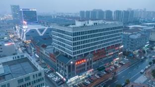 Huaju Yashe Hotel (Huzhou Zhili Zhongsheng Plaza) Hotel in Suzhou