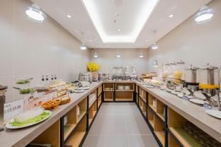 Home Inn Business Hotel (Nanjing Liuhe Xiongzhou Metro Station Jinning Plaza) Hotel in Nanjing