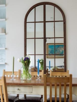 Sunny Roof Terrace Barons Court Sleeps 4-6 Hotel in City of Westminster