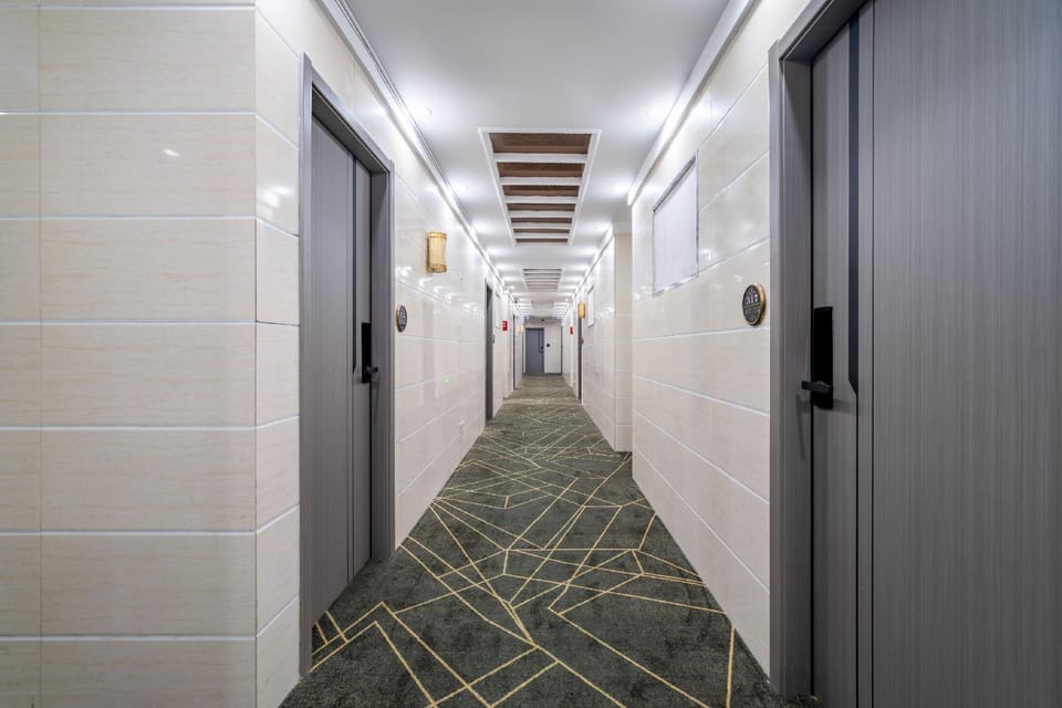 Shell Hotel (Nanjing Jiangning Longhu Tianjie Zhushan Road Metro Station Branch) Hotel in Nanjing