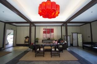 Hua Shen Tang Homestay Hotel in Zhejiang