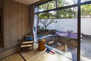 Hua Shen Tang Homestay Hotel in Zhejiang