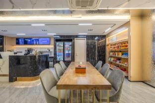 Ningbo Element E-sports Hotel (Fenghua Yuelin Square) Hotel in Zhejiang