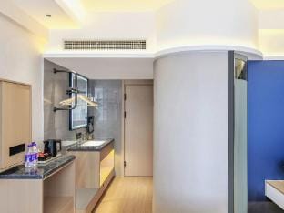 Haiyi Xingyue Hotel (Wanda Plaza Branch) Hotel in Hangzhou