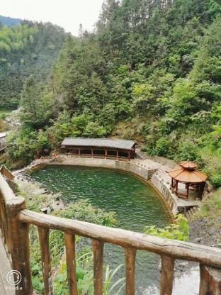 Kaihua Jiushan Semi-Homestay Hotel in Zhejiang