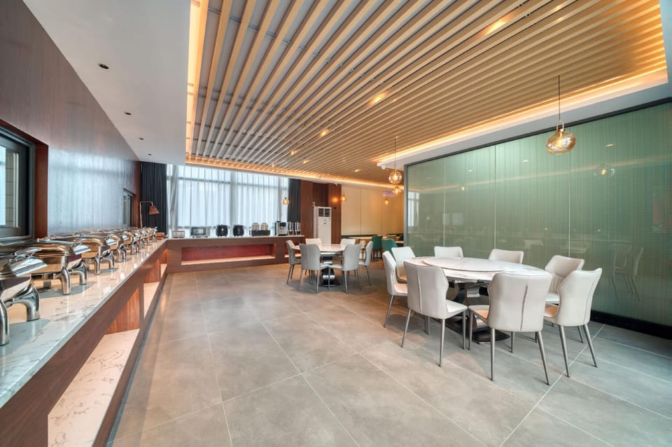 Rovinj Hotel (Shanghai Gongfu Xincun Metro Station Branch) Hotel in Shanghai