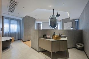 Muchen · Yanglan Smart Art Hotel (Shaoxing City Square Metro Station Lu Xun's Hometown Store) Hotel in Hangzhou