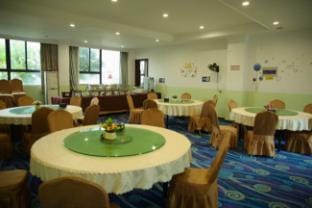 Edinburgh Hotel (Haining Zhejiang University International Campus Branch) Hotel in Hangzhou