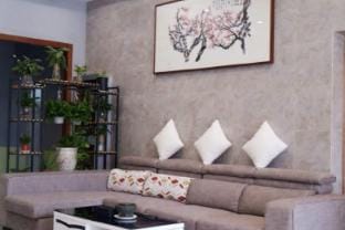 Edinburgh Hotel (Haining Zhejiang University International Campus Branch) Hotel in Hangzhou