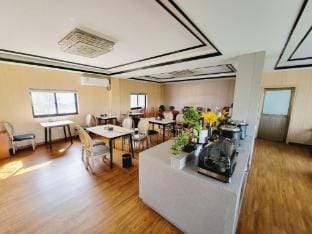 Home Inn Shiba Cloud Hotel (Jiaxing Haiyan Tianning Temple Store) Hotel in Zhejiang