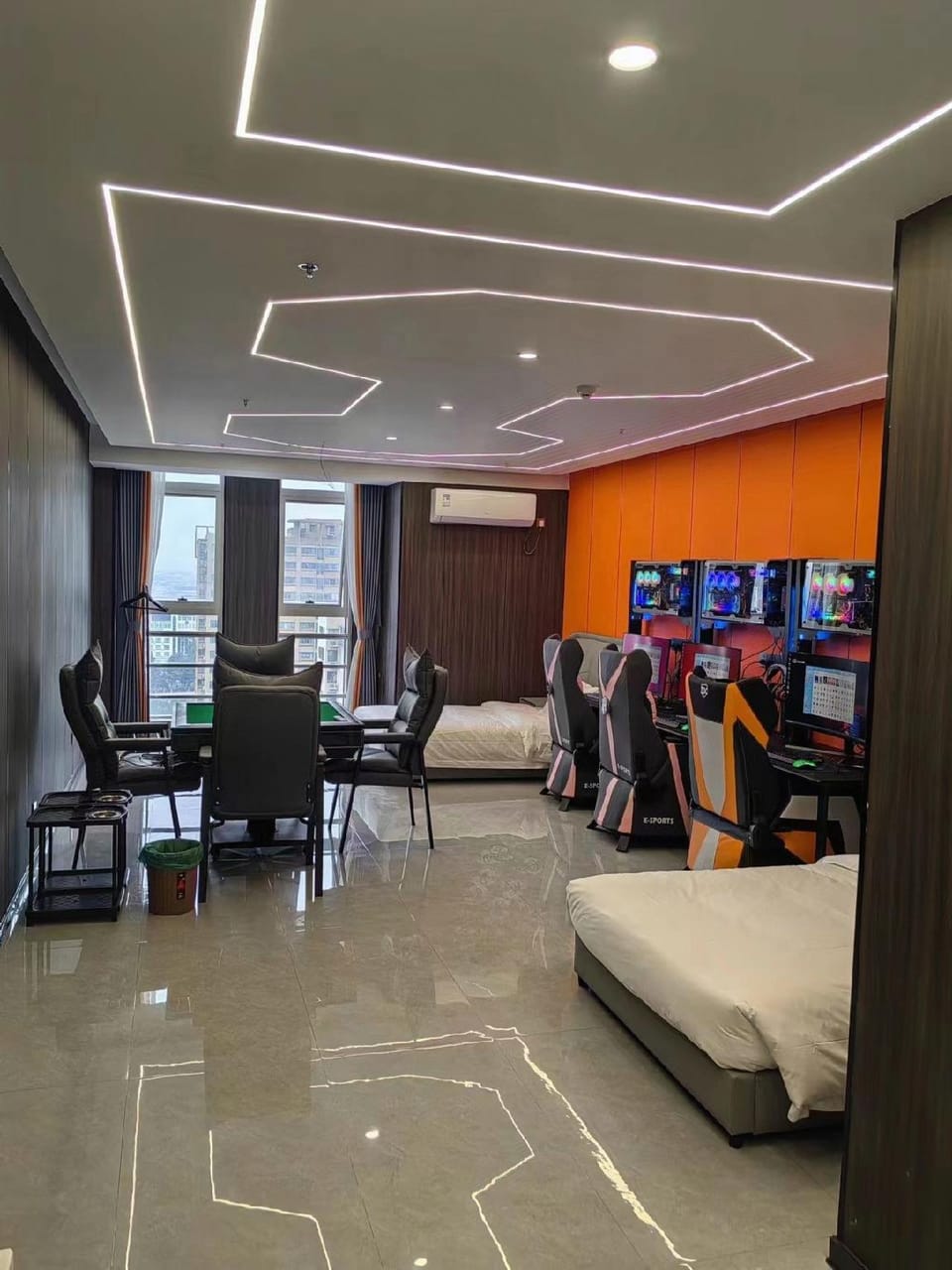 Shaoxing Daqi Esports Homestay (Paojiang Century Street Branch) Hotel in Hangzhou