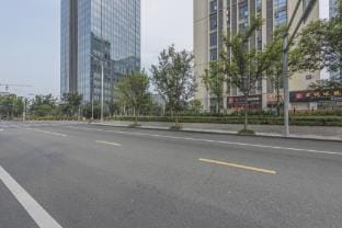 Salty Fish Audio-Visual Hotel Apartment (Gaoxin Baolong Plaza Branch) Hotel in Zhejiang