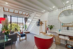 Tongli Tea Space Homestay (Zhuxingdai Branch) Hotel in Suzhou