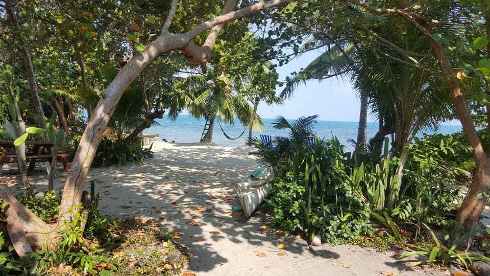 finca villa Hotel in Stann Creek District