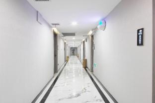 Qinghuai Fairy Tale Luxury Hotel (Yuyao High-Speed Rail Station Branch) Hotel in Zhejiang