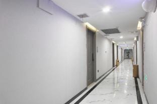 Qinghuai Fairy Tale Luxury Hotel (Yuyao High-Speed Rail Station Branch) Hotel in Zhejiang