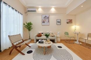 Huachen Yuexi Apartment Hotel (Aegean Shopping Park Branch) Hotel in Zhejiang