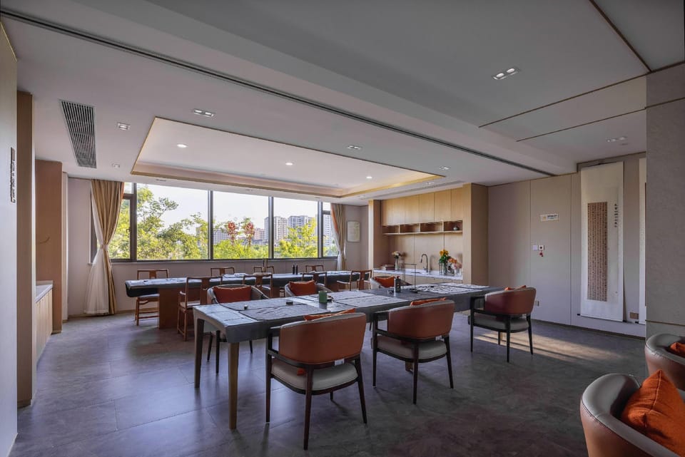 Huzhou Chunxu Hotel (Longzhimeng Amusement Park Branch, Taihu Resort Area) Hotel in Suzhou