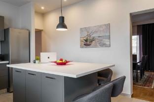 Spacious seaside flat at alimos Hotel in Alimos