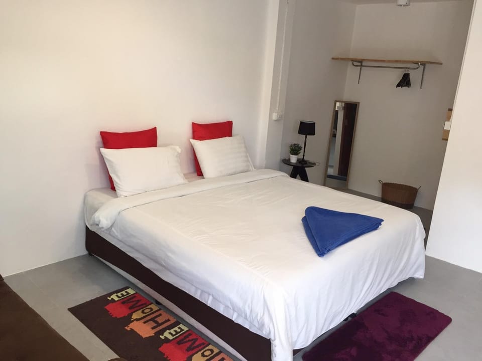 The Pink Homes Hostel in Ko Pha-ngan Sub-district