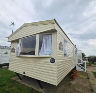 3 Bed Standard Caravan Robinhood Hotel in Rhyl