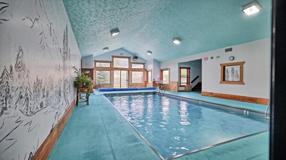 Yellowstone Village Inn and Suites Hotel in Gardiner