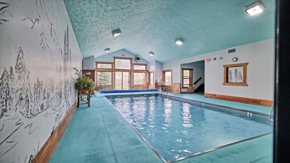 Yellowstone Village Inn and Suites Hotel in Gardiner