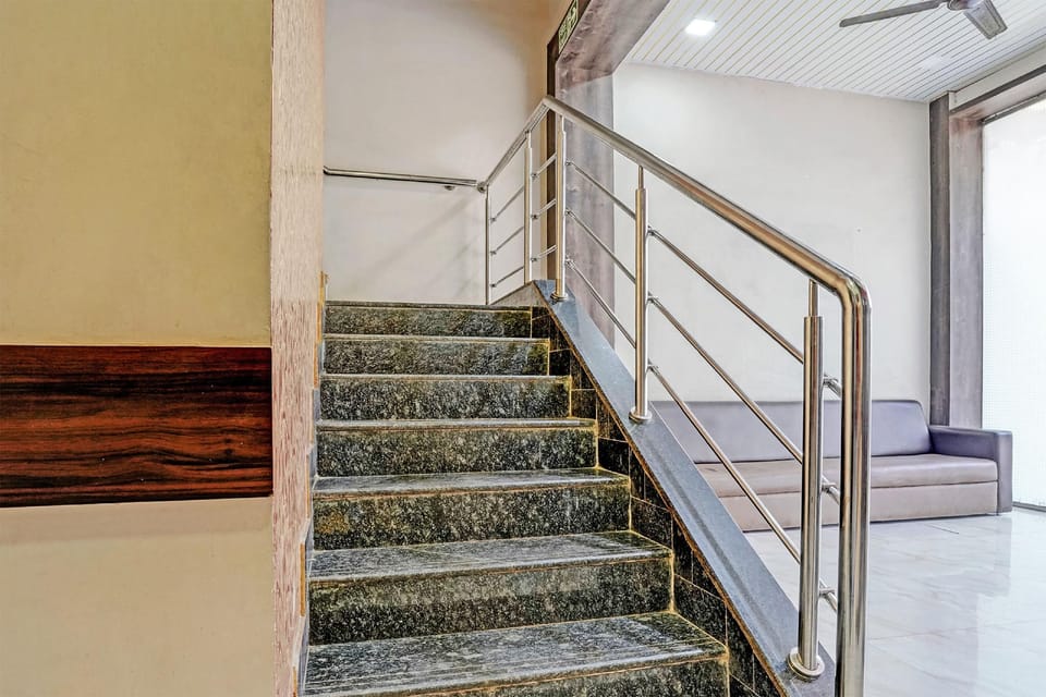 OYO Hotel Blue Sapphire Residency Near Chhatrapati Shivaji International Airport Hotel in Mumbai
