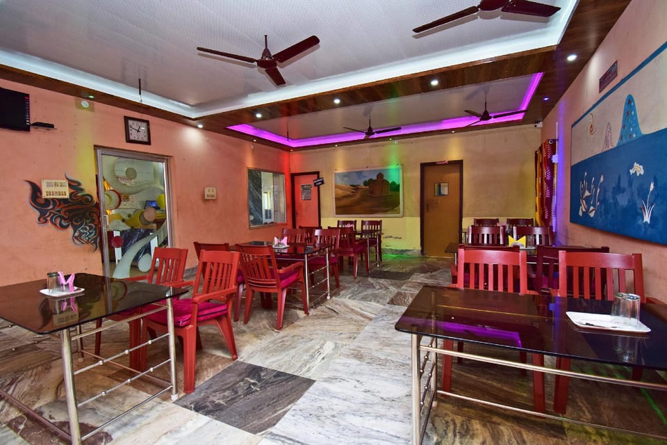 OYO 29253 Holiday Resort Hotel in West Bengal