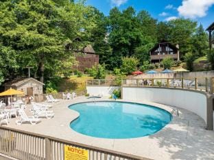 Er7 - My Old Friend - Great Location! Close To All The Action! 1 Bedroom Cabin by RedAwning Hotel in Pigeon Forge