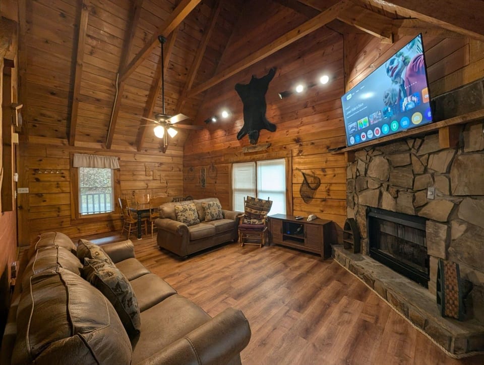 Er 23 â Smoky Memories Great Location â Close To Town! 3 Bedroom Cabin by RedAwning Hotel in Pigeon Forge
