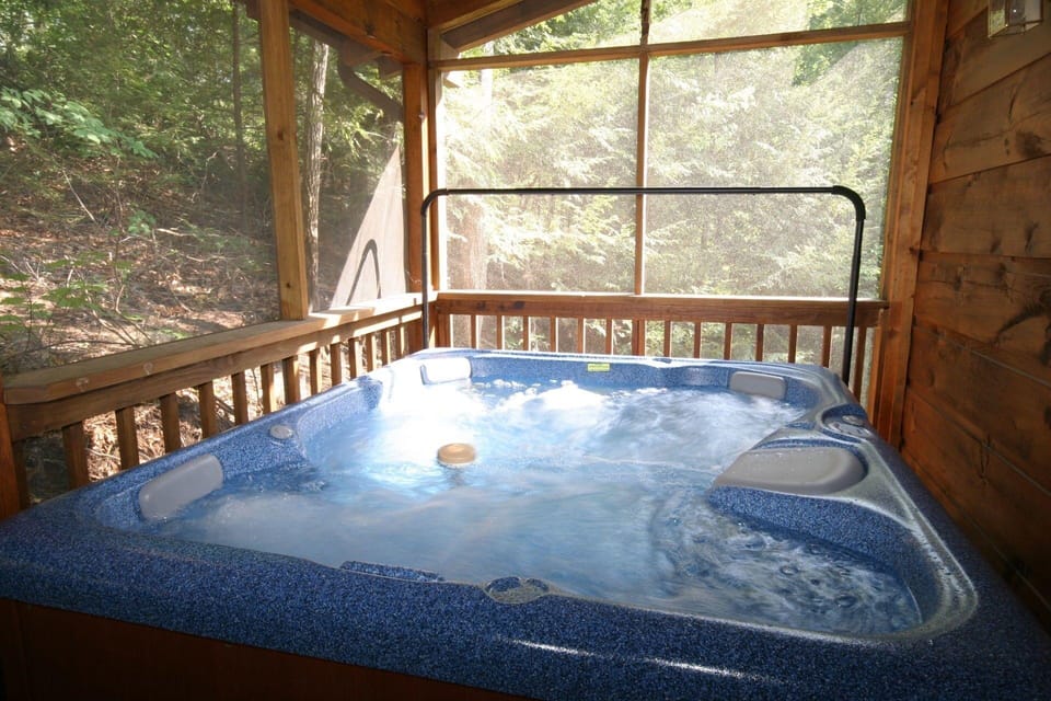 Er202 - Now And Forever Great Location! - Close To Town! 4 Bedroom Cabin by RedAwning Hotel in Pigeon Forge
