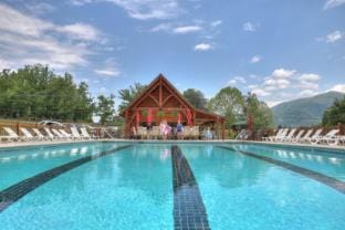 The Hidden Owl Mountain Lodge 5 Bedroom Cabin by RedAwning Hotel in Sevier County