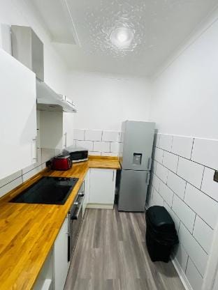 1 Bedroom Pet Friendly Apt Wd Free Wifi, Parking, Netflix & Pool Table. Sleeps 3 Hotel in Scotland