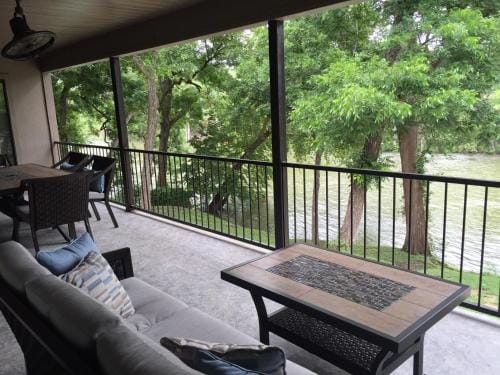 Whitewater Condos Hotel in Canyon Lake