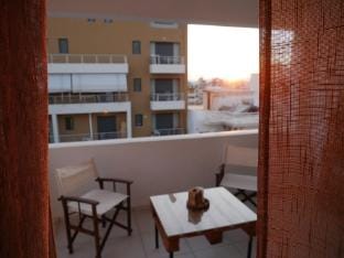 Gio's Central Cosy Apartment with private balcony Hotel in Chania
