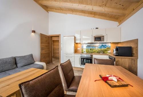 Stockis Mountaindestillerie - Appartements Hotel in Salzburgerland