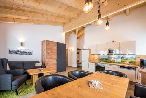 Stockis Mountaindestillerie - Appartements Hotel in Salzburgerland