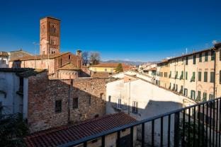 Casa Meg in Lucca with 3 bedrooms and 2 bathrooms Hotel in Capannori