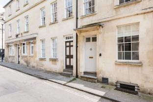 Central Georgian Townhouse with Free Parking Hotel in Bath