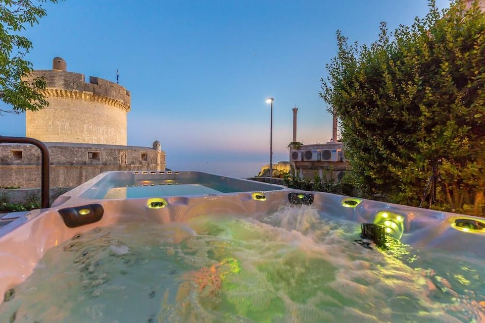 HEDERA ESTATE VILLA HEDERA V (NO FRONT DESK NEED TO CONTACT PROPERTY 7 DAYS IN ADVANCE) Hotel in Dubrovnik