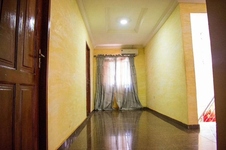 WHITE ROSE SUITES Hotel in Lagos