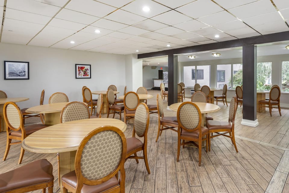 Amwell Suites- Somerset Hotel in Piscataway