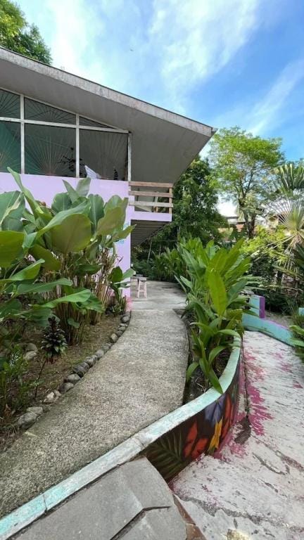 PLANET B HOSTEL Hotel in Quepos