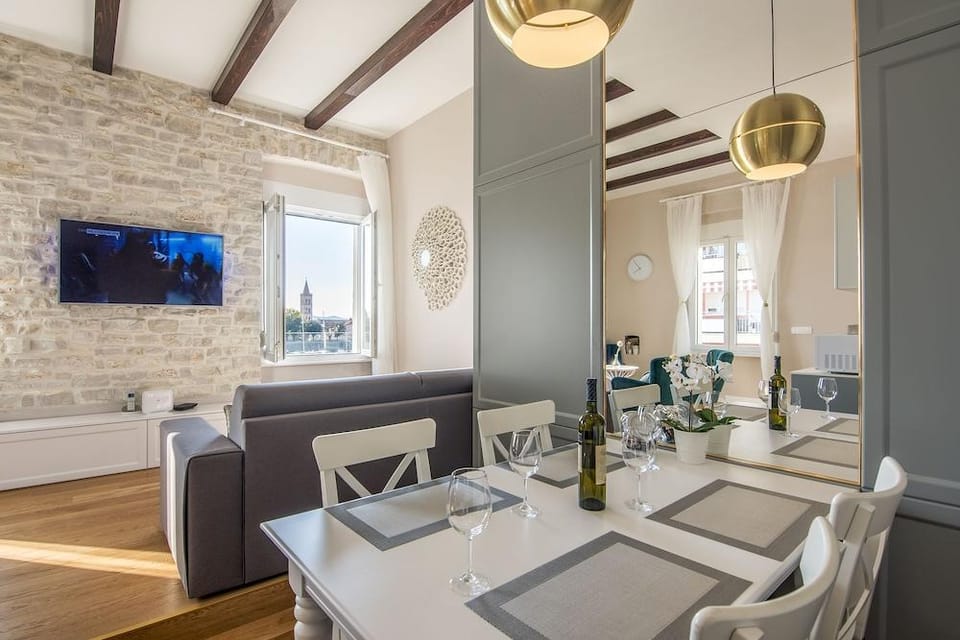 LUXURY PENTHOUSE APARTMENTS (NO FRONT DESK PLEASE CONTACT THE PROPERTY IN ADVANCE) Hotel in Zadar