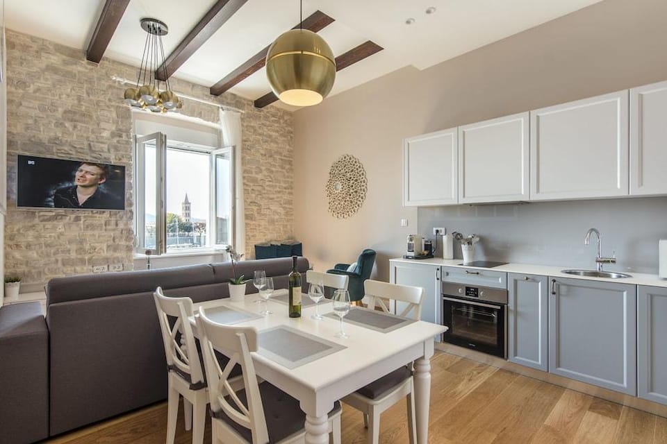 LUXURY PENTHOUSE APARTMENTS (NO FRONT DESK PLEASE CONTACT THE PROPERTY IN ADVANCE) Hotel in Zadar